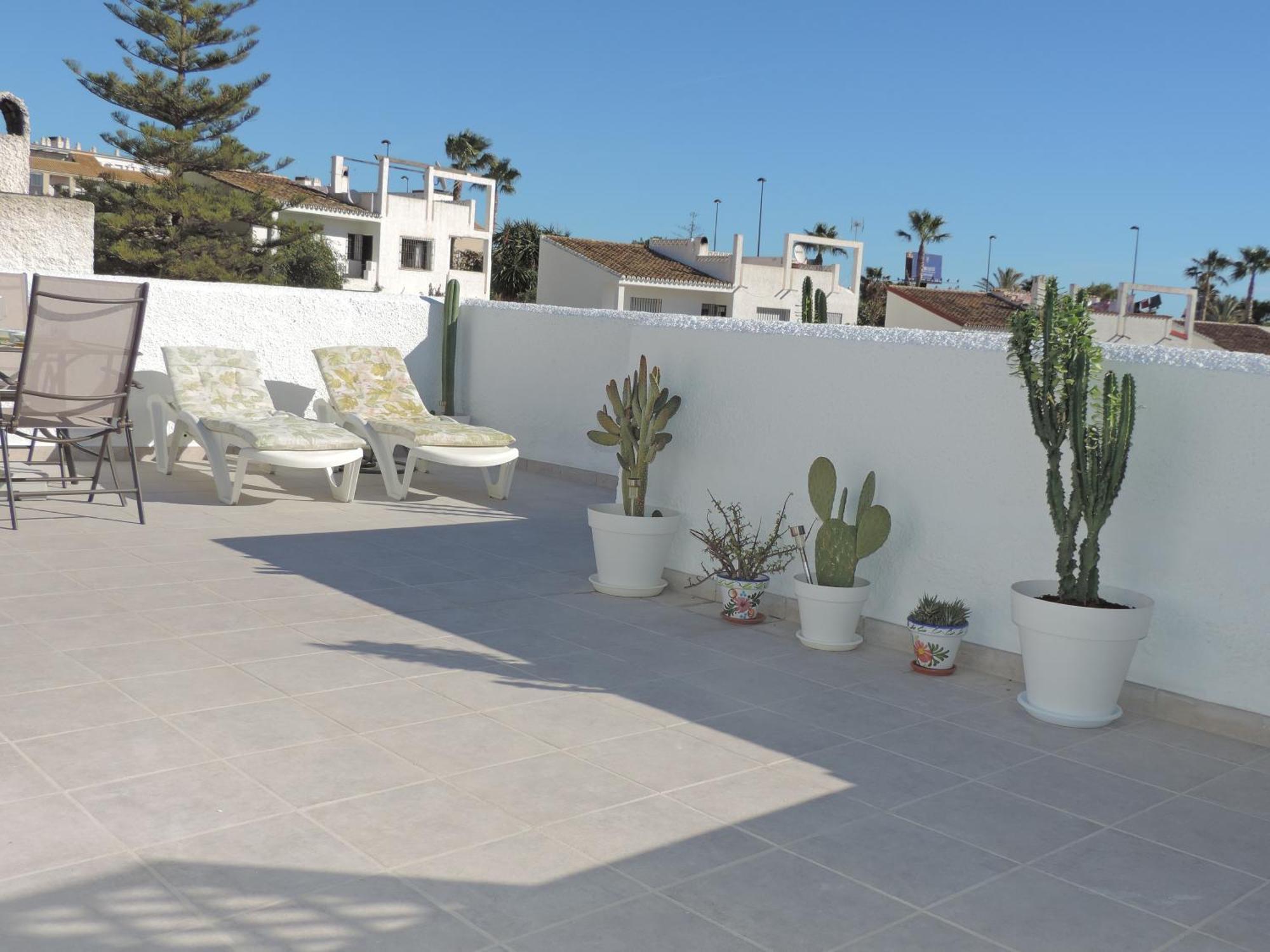 Entero Con Solarium En Sabinillas, Con Piscina Y Al Lado Del Puerto De La Duquesa Manilva